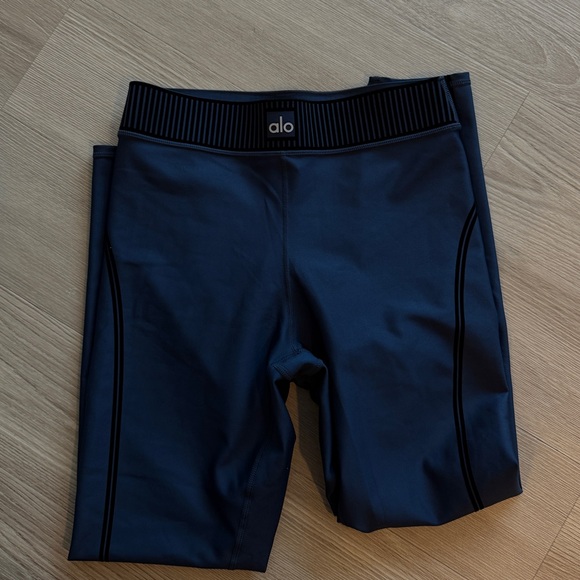 Alo Airlift High-Waist 7/8 Line Up Legging - Picture 2 of 7